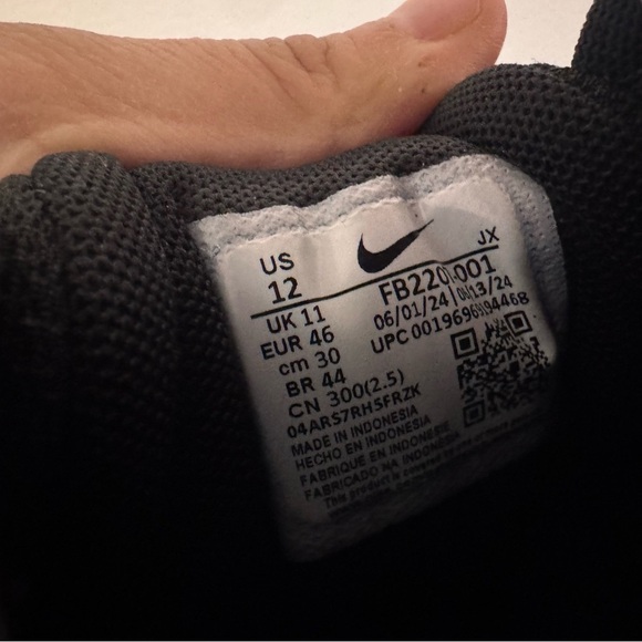 NWT Nike Men\'s Black and White Athletic Shoes main image 4